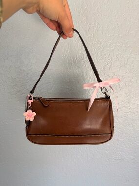 Vintage Coach Y2K Hampton Demi 7785 British Tan Leather Zip Shoulder Bag